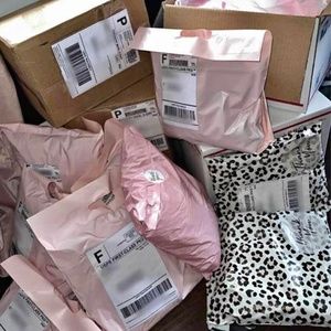 Mystery box 5 to 7 women’s clothing items size medium